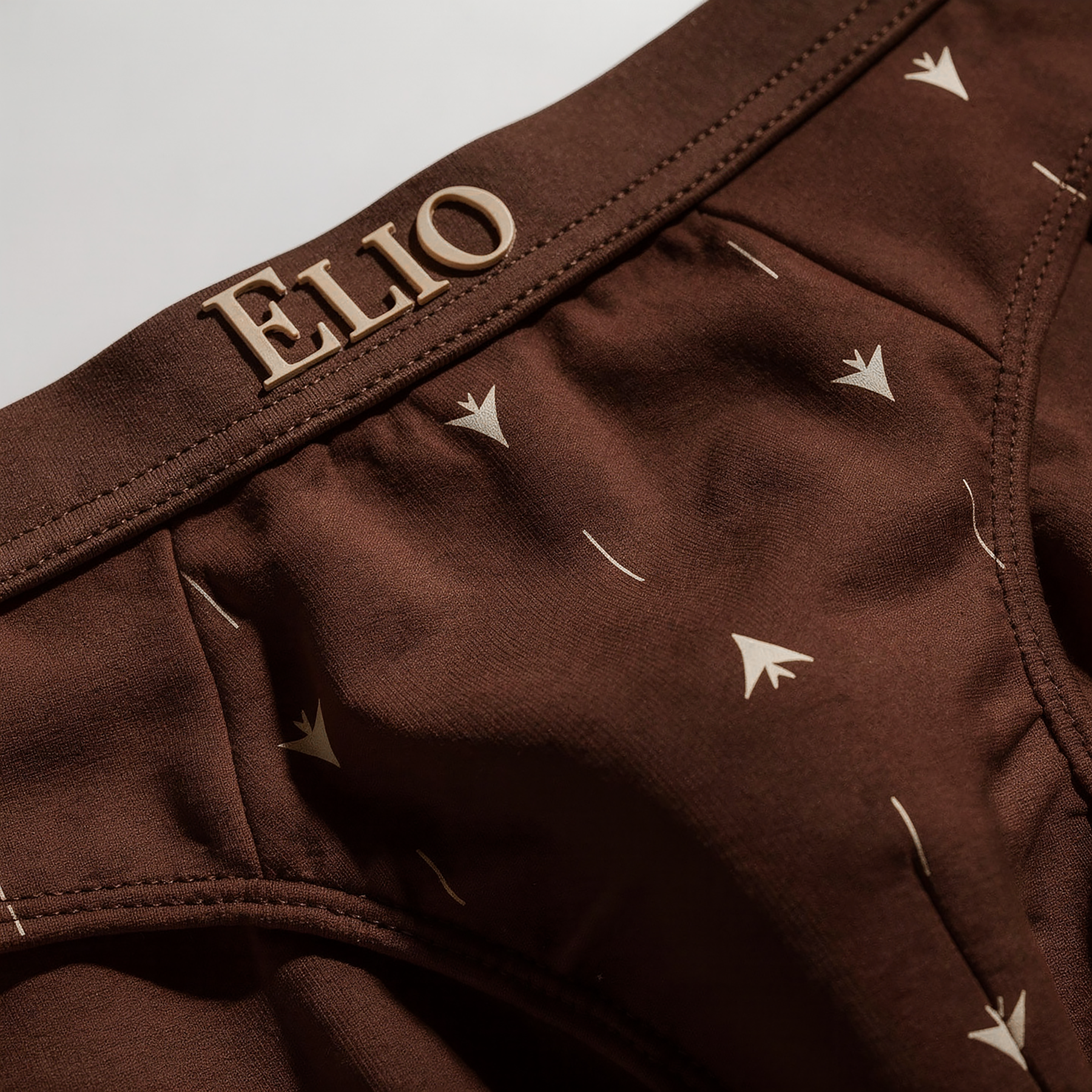 ELIO Espresso brief waistband detail, arrow motif print, ELIO logo branding